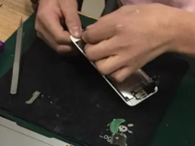 手机充电器接触不良,充不上电怎么办第4步
