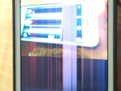 手机出现彩色竖条纹是什么原因第1步