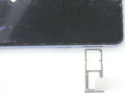 OPPO A32拆机教程第2步