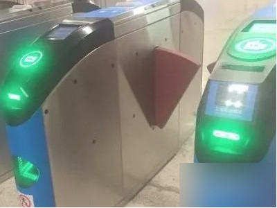 怎么直接刷手机坐地铁第3步