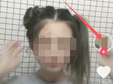 怎么拉黑抖音里不想看的人第2步