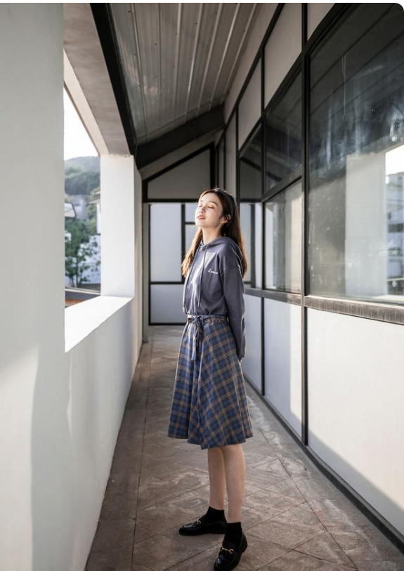 站着拍照姿势怎么摆第1步