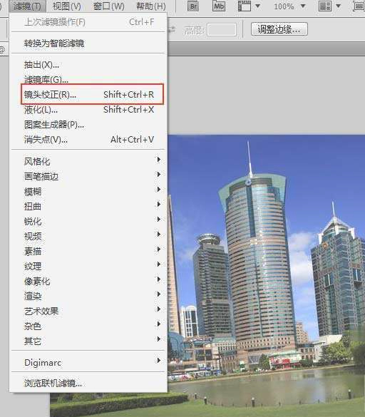 ps如何扶正倾斜的照片第2步