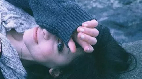 自拍的动作怎样摆才好看第1步