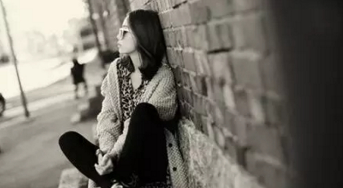 自拍的动作怎样摆才好看第2步