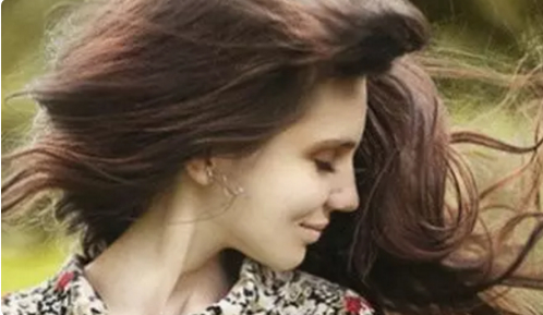 自拍的动作怎样摆才好看第3步