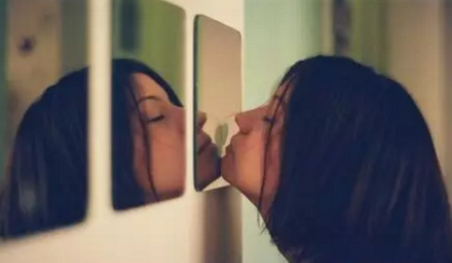 自拍的动作怎样摆才好看第5步