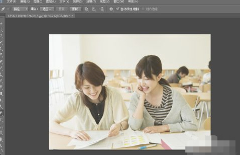 ps怎么把人p掉背景不变第2步