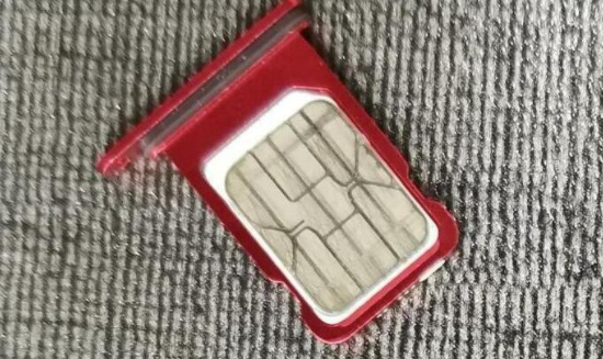 苹果12怎么插卡第3步