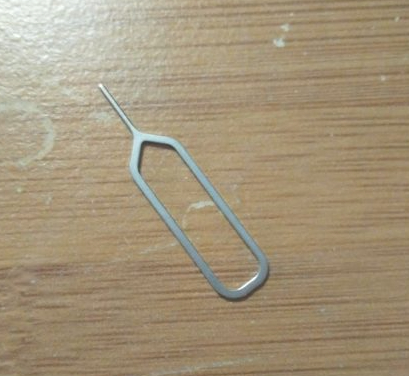 怎么取出手机的sim卡第1步