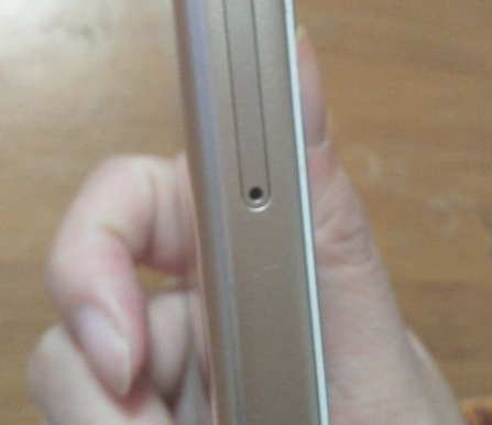 怎么取出手机的sim卡第2步