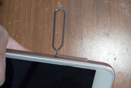 怎么取出手机的sim卡第4步