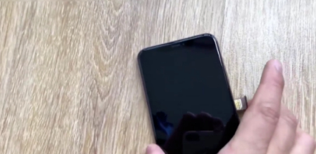 苹果xr是双卡怎么安装第3步