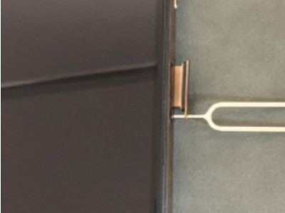 苹果12是双卡双待怎么插卡第2步