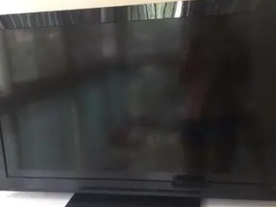 电视机正在看突然黑屏第1步
