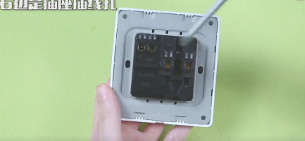 开关带插座的线怎么接第2步
