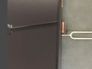 iphone12sim卡怎么插第1步