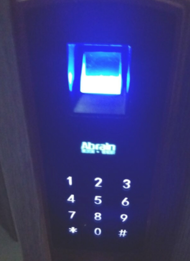 密码锁如何录入指纹第1步